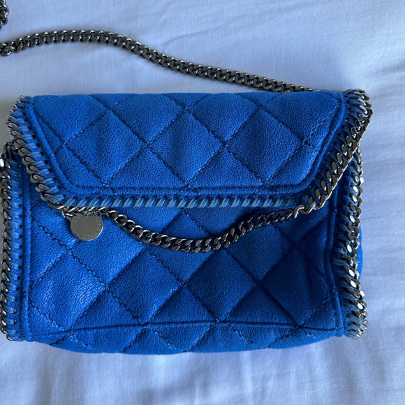 Stella McCartney Vegetarian Suede Quilted Chain-Link Crossbody Bag in Blue - Picture 12 of 16